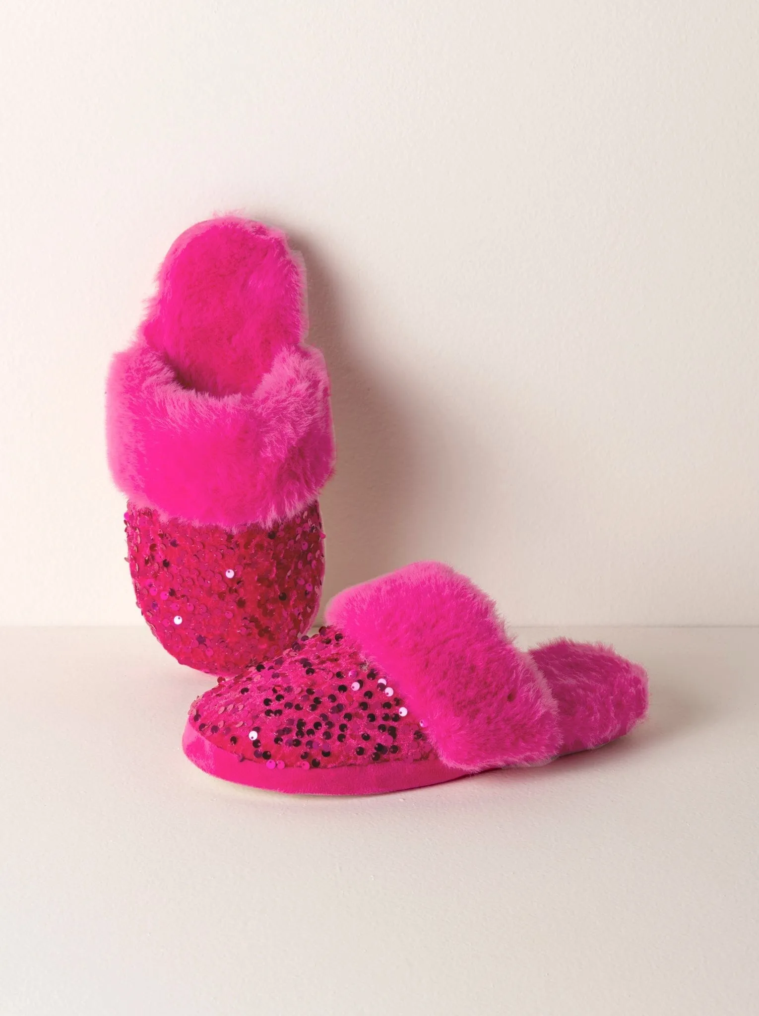 Shiraleah Fiesta Slippers | Magenta